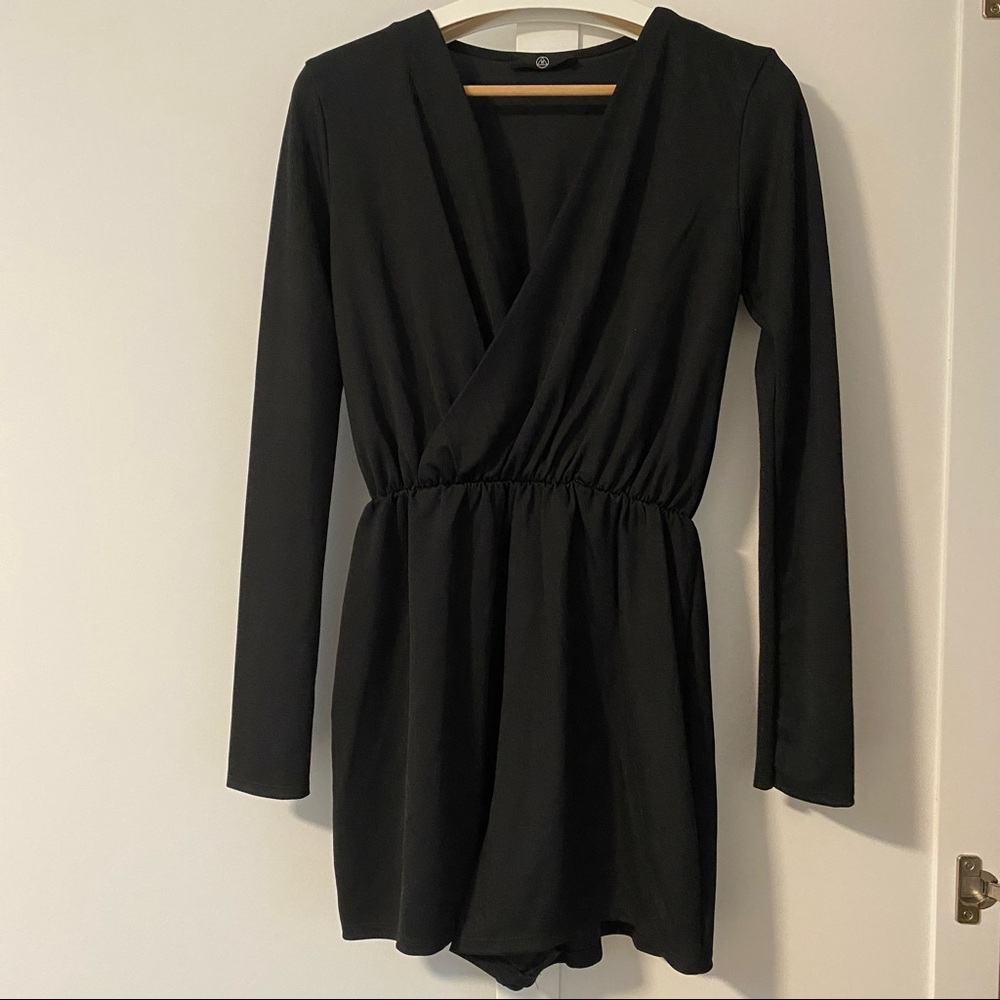 Missguided long sleeve romper in black, size L 💕